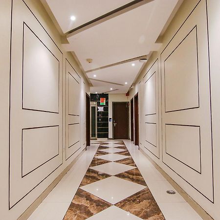 OYO Townhouse 950 Hotel Golden Glory New Delhi Buitenkant foto