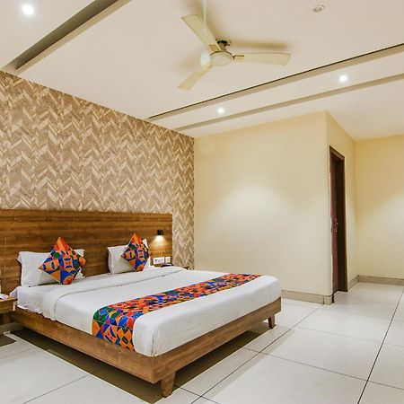 OYO Townhouse 950 Hotel Golden Glory New Delhi Buitenkant foto