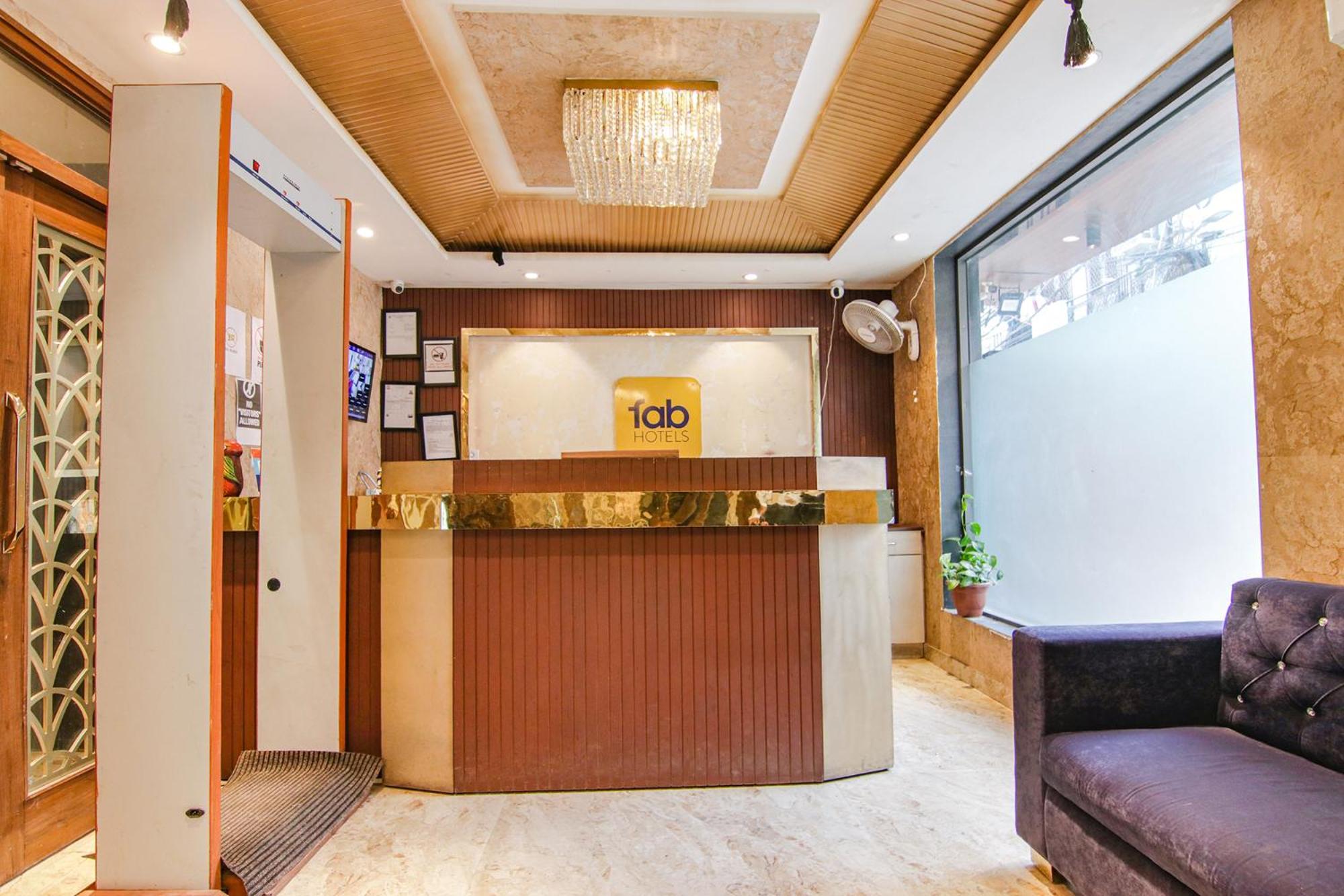 OYO Townhouse 950 Hotel Golden Glory New Delhi Buitenkant foto